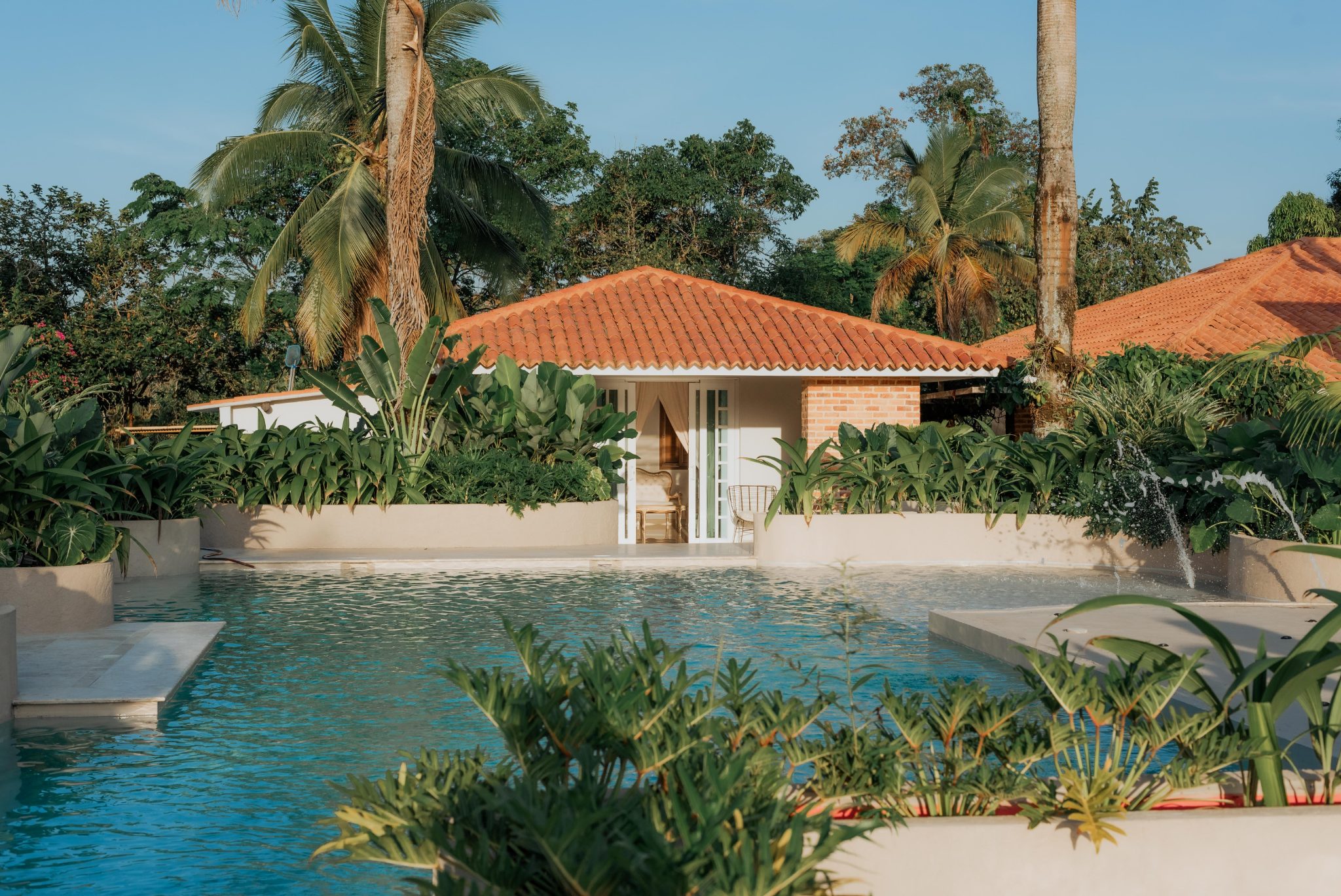 Casa Las Marías — piscina tropical y alojamiento
