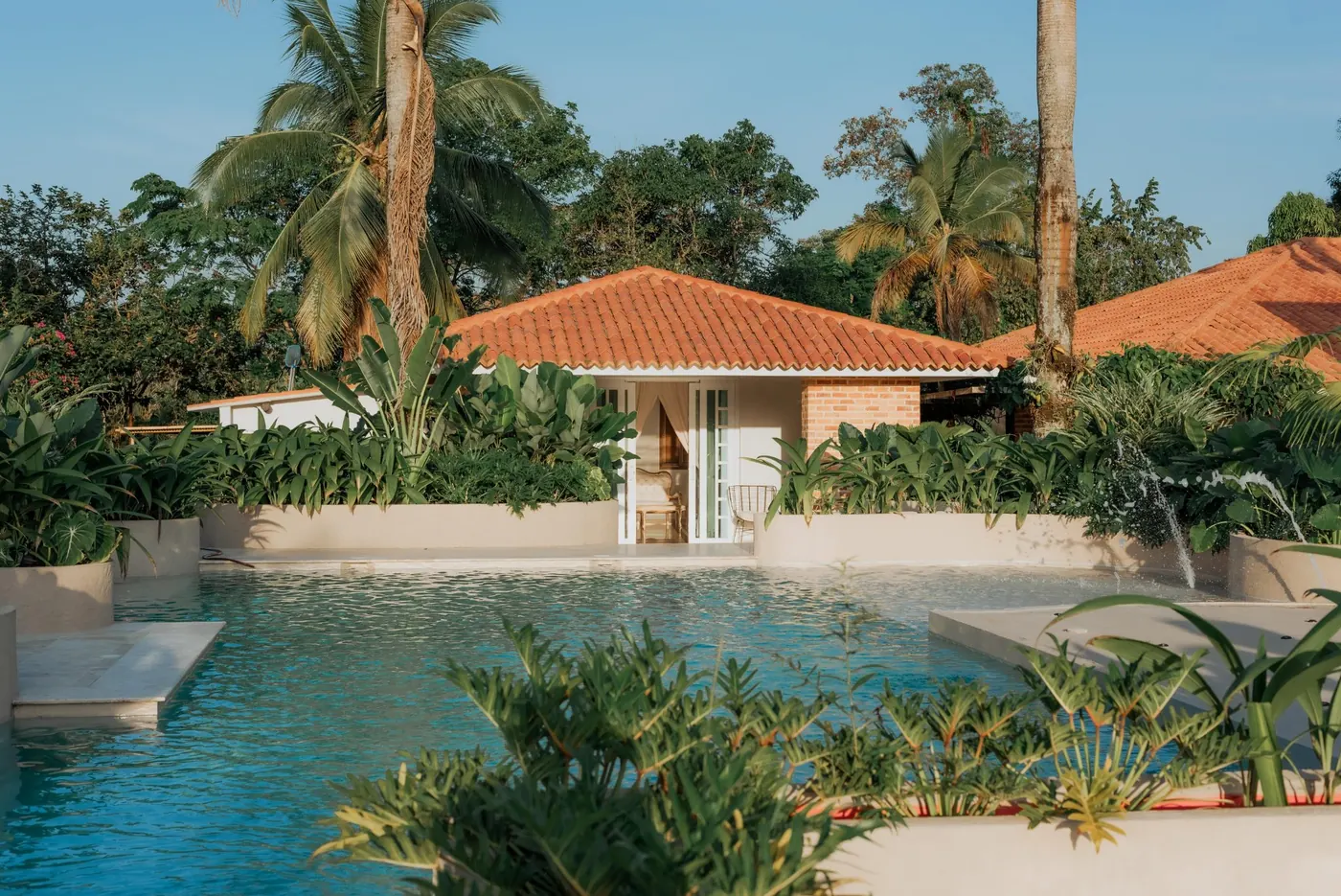 Casa Las Marías — piscina tropical y alojamiento